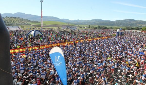 Aspecto de la Ciudad Deportiva instantes antes de la salida en la modalidad de Bicicleta de Montaña.
