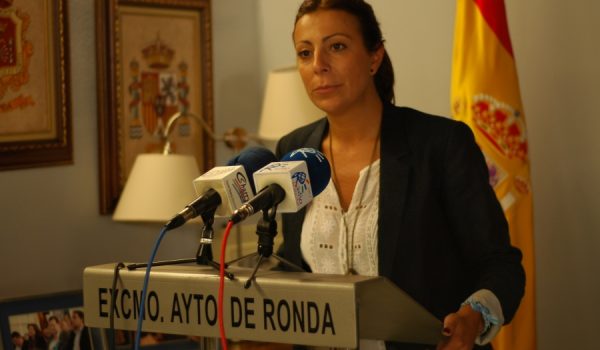Mª Paz Fernández ha definido como atípica la situación actual del consistorio rondeño.