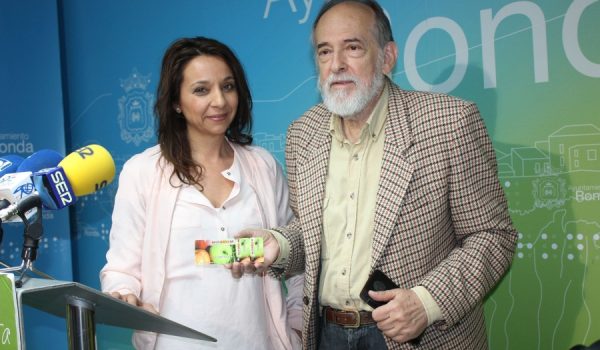 Mensualmente se repartirán 50 tarjetas a personas con pocos recursos económicos.
