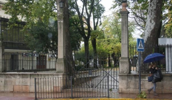 Imagen de uno de los accesos a la Alameda del Tajo.