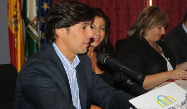 Paquirri, en un acto celebrado en Ronda junto a María de la Paz Fernández e Isabel Barriga.