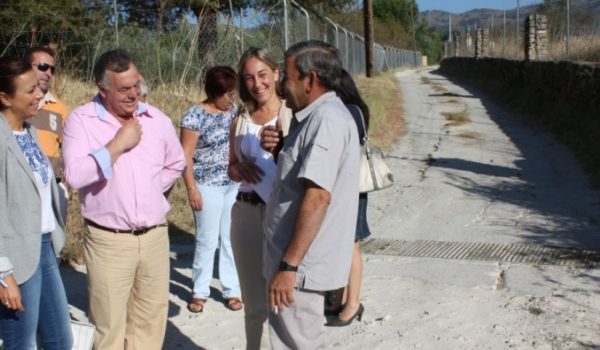 La alcaldesa de Ronda ha visitado hoy a los vecinos de esta nueva pedanía de Ronda.