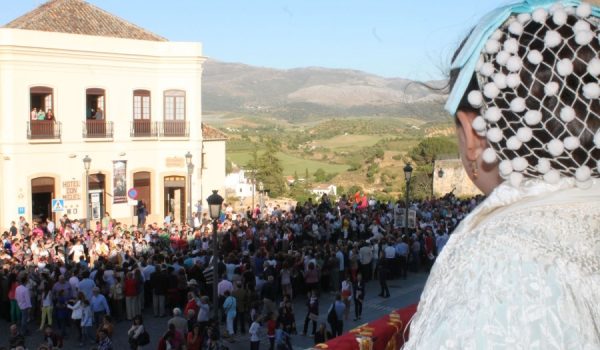 La pregonera Marta Hazas se dirirgirá a los ciudadanos desde el balcón del Parador.