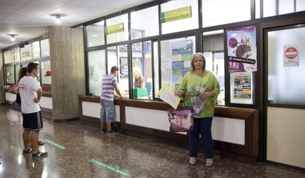 La delegada de Obras se presentó personalmente la solicitud de información en la Delegación Territorial de Medio Ambiente.