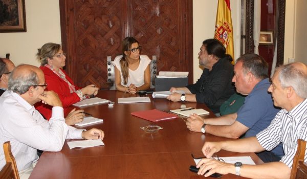 Imagen de una de las reuniones mantenidas entre el Ayuntamiento y la empresa en octubre del pasado año.