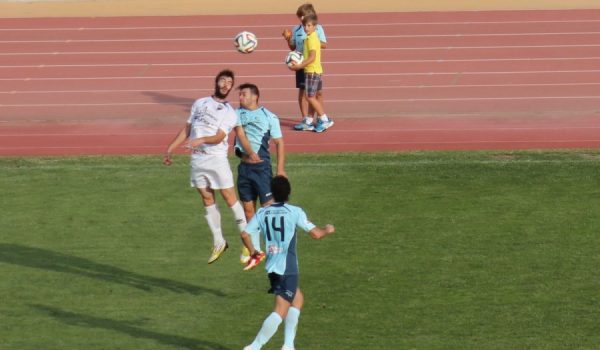 Chikini sirvió en bandeja a Jona el único tanto del encuentro tras una espectacular acción.