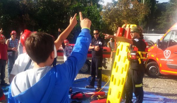 Los niños se han sorprendido con muchas de las cuestiones explicadas por los bomberos.