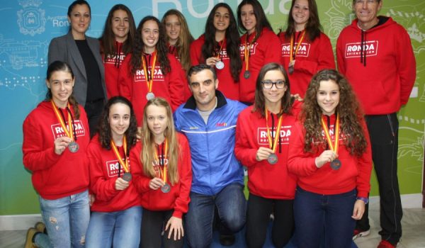 Alumnas del Instituto Martín Rivero durante la recepción.