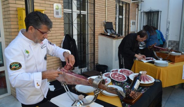 El concurso de Cortadores de Jamón alcanza ya su cuarta edición.