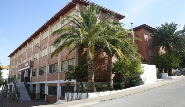 El ayuntamiento dotará de uso el Colegio Giner de los Ríos.