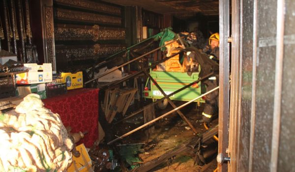 Dos dotaciones de bomberos se han desplazado hasta calle Monterejas.