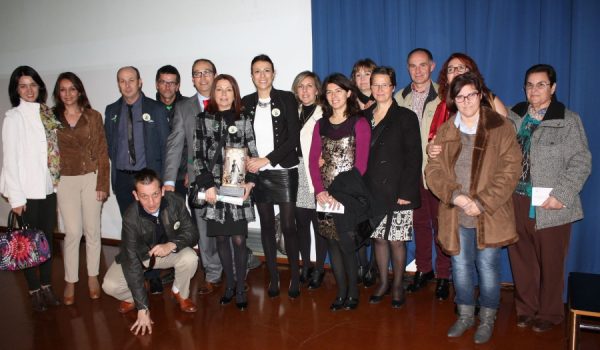 Miembros de ASPRODISIS y representantes municipales tras el acto celebrado en Málaga.