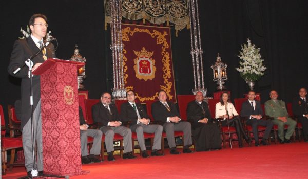 Autoridades civiles y militares presidieron el acto.
