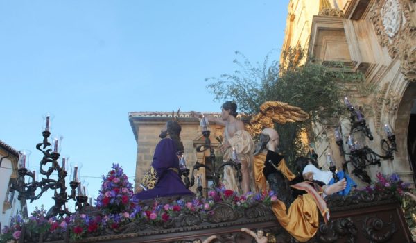 El Paso del Señor incorporó a tres Apóstoles.