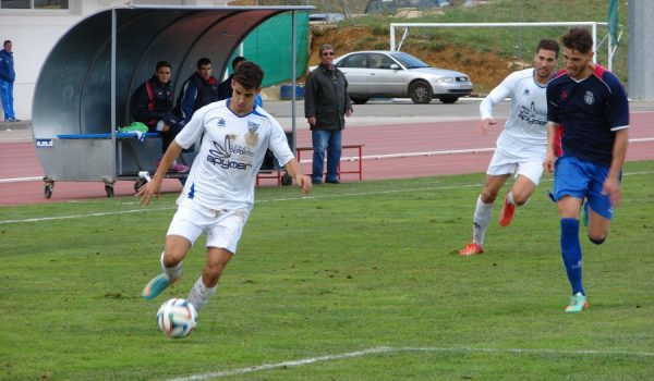 Rubén Cervera regresó a la titularidad tras varias jornadas de baja por lesión.