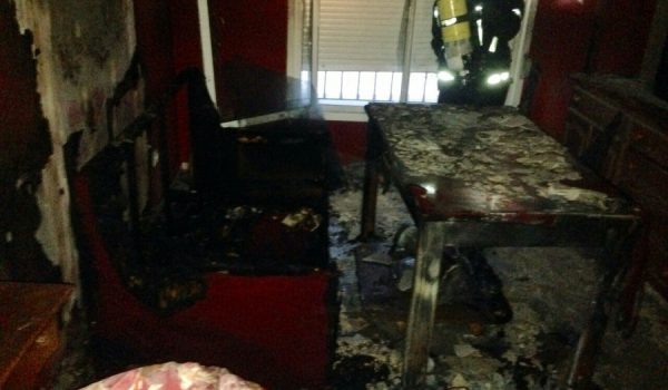 Así ha quedado el salón de la vivienda, que se ubica en la calle Castilla de Pino.