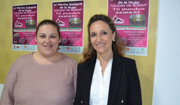 María José Zarzavilla, delegada de Igualdad, junto a Eva Lara, madre de Nera y Javi.