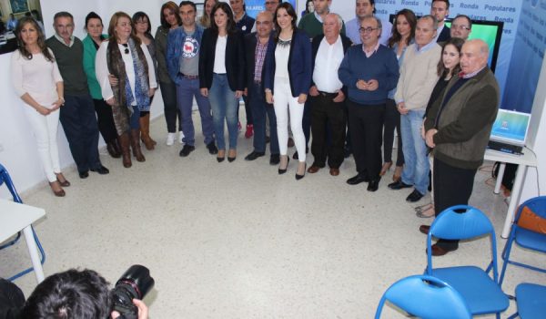 La actual alcaldesa intentará revalidar el sillón a finales del mes que viene.