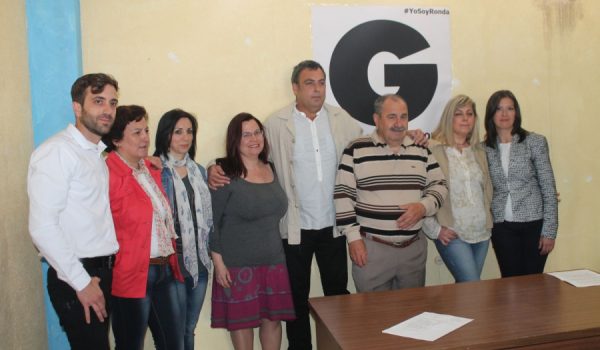 Miembros de la candidatura en su sede, ubicada en la avenida de Málaga.