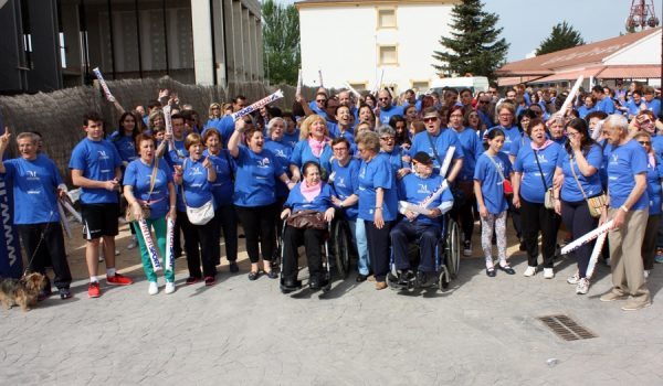 Numerosos rondeños participaron en la primera edición de la Marcha Solidaria de la Fibromialgia.