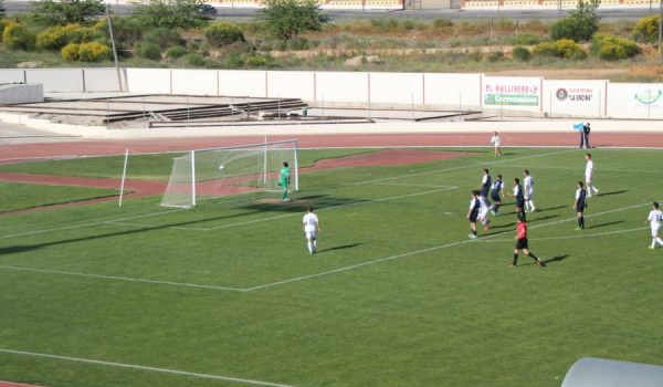 Imagen del gol de Nereo, que sorprendió a Álex con una gran volea.