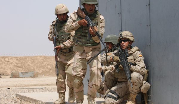 El contingente español del BPC de Besmayah está formado por unos setenta instructores de la Brigada de La Legión.