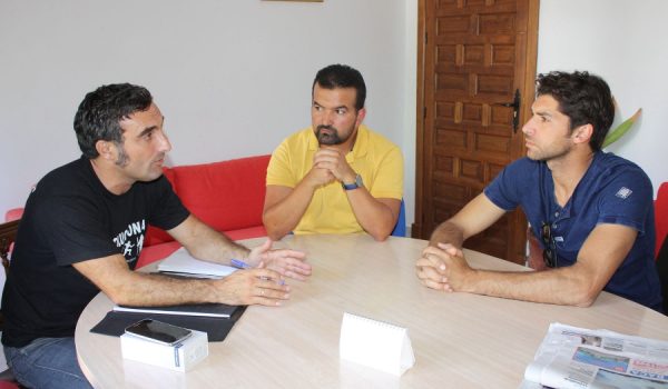 Imagen de la reunión mantenida esta tarde entre Bernardo Crespo, Sergio Sedeño y Cayetano Rivera.