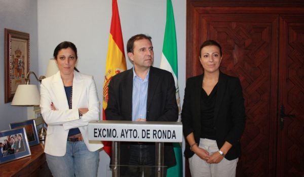 El delegado provincial de Hacienda, Rafael Fuentes, ha reiterado la buena relación entre la Junta y el ayuntamiento rondeño.