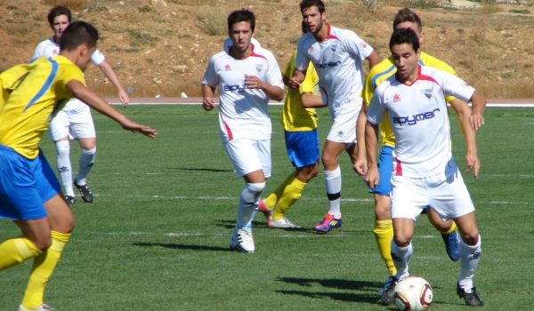 Jairo, formado en la cantera malaguista, ha vuelto a ser alineado hoy desde el inicio.