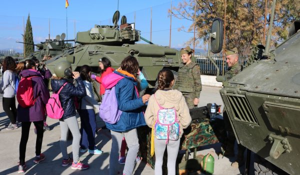Miembros de La Legión han participado en las actividades organizadas por el centro.