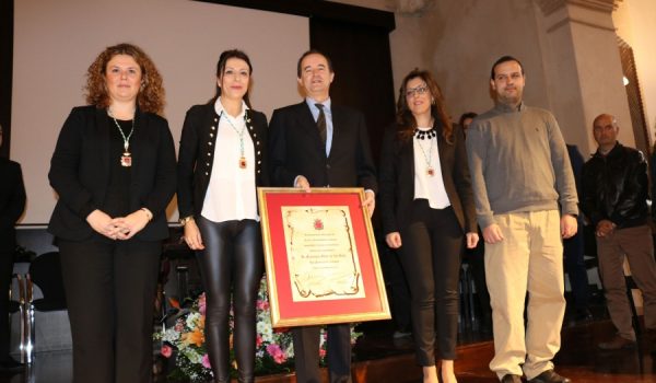 Ignacio Herrera, representante de la Institución Libre de Enseñanza, ha sido el encargado de recoger el reconocimiento.
