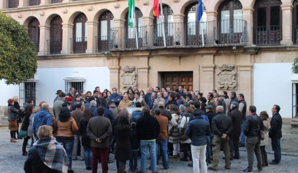 Vecinos y representantes del PP han arropado a Fernández.