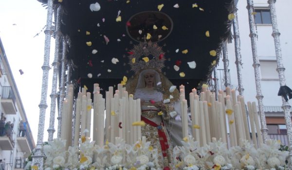 Petalada de los Bomberos de Ronda a la Virgen del Rosario