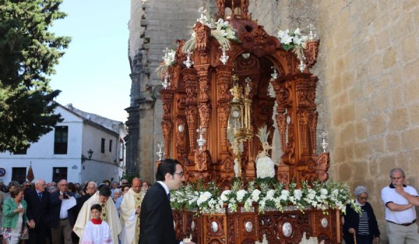 La procesión en el momento de la salida desde Santa María la Mayor.
