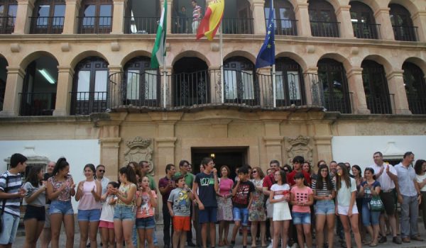 Un grupo de padres y alumnos, ayer en Duquesa de Parcent