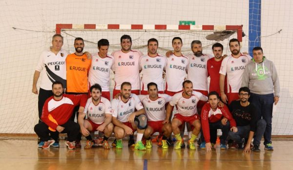 Imagen de la plantilla antes de un encuentro correspondiente a la pasada campaña