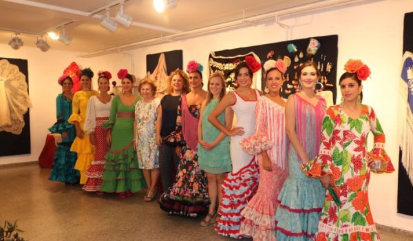 Las Damas Goyescas y la presidenta estuvieron presentes en el acto de inauguración.