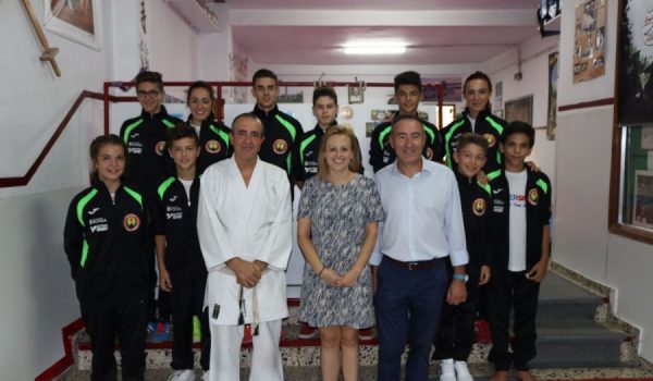 Son deportistas con cinturones negros y primer Dan.