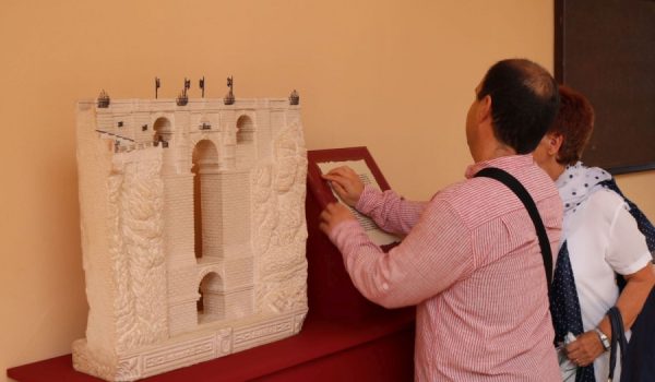 Juan Manuel Medina ha elaborado los textos en sistema Braille.