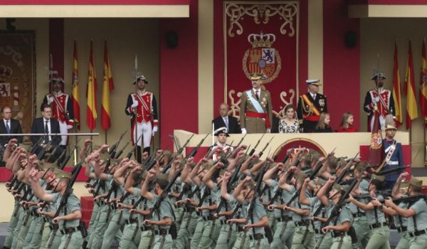 Legionarios del Tercio de Ronda efectuando su paso por la tribuna de autoridades.