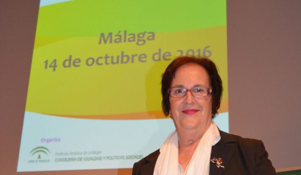 Felisa Rubio tras recibir su reconocimiento.