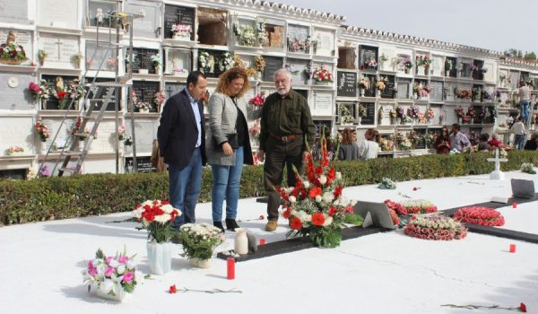 El acto tuvo lugar en el patio número 4 del Cementerio de San Lorenzo.