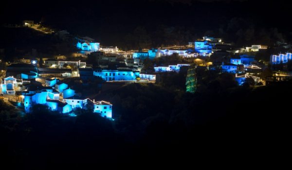 Imagen del pueblo tras el encendido.