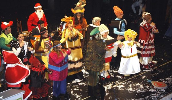 La chirigota de Paco Jiménez, durante su actuación del pasado año