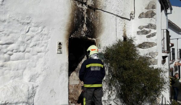 Foto del incendio registrado en Benadalid.