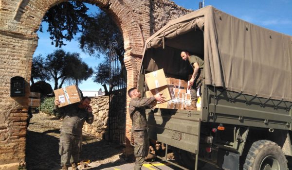 Los legionarios han cargado esta mañana todo el material