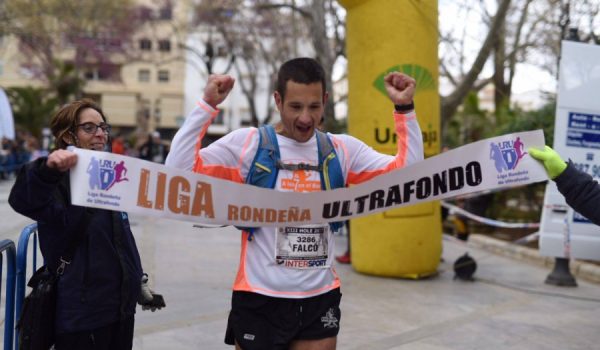 El catalán, realizando su entrada en la línea de meta de la Alameda del Tajo