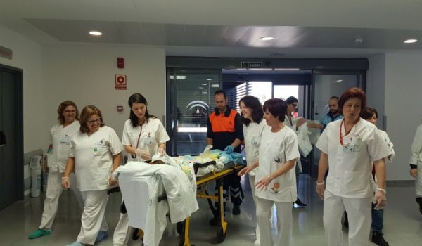 Llegada de uno de los pacientes a las nuevas instalaciones