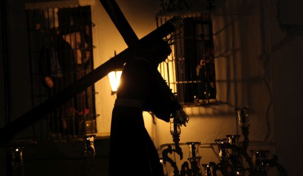 La Hermandad ha comenzado su estación penitencial a las once de la noche.