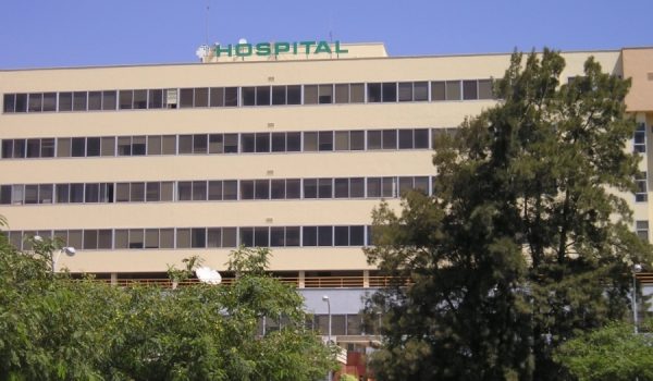 La joven fue trasladada al Hospital Clínico Universitario de Málaga.
